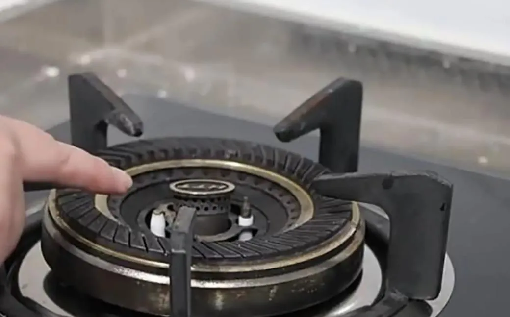 燃氣灶響怎么回事