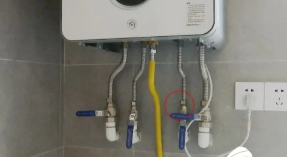 壁掛爐下邊漏水怎么辦