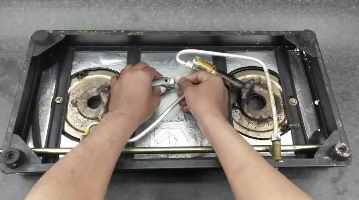 燃氣灶顯示請換電池怎么辦