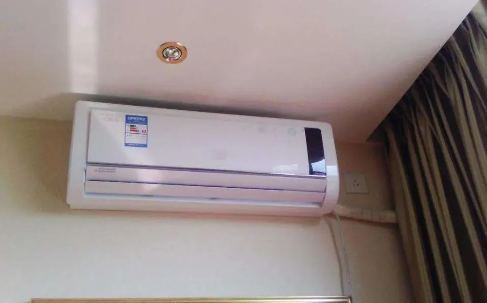 空調(diào)運(yùn)行一會(huì)兒就停止