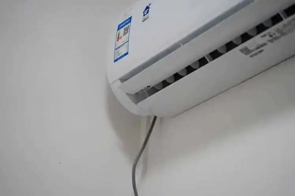 空調怎么吹一會停一會