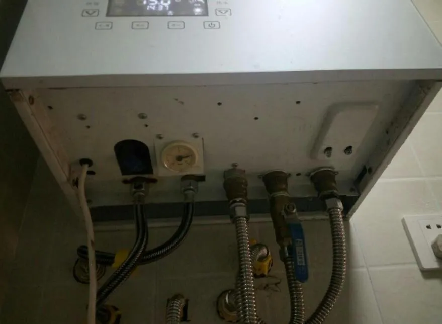 壁掛爐熱水管地方漏水怎么辦