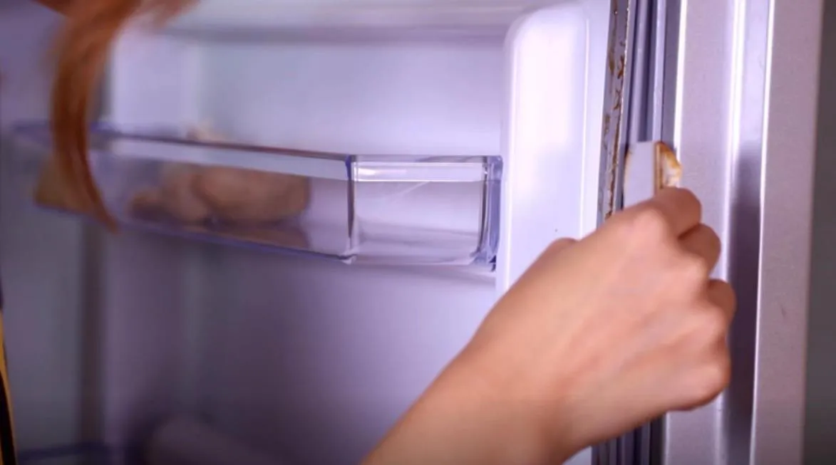 冰箱吸住打不開怎么辦