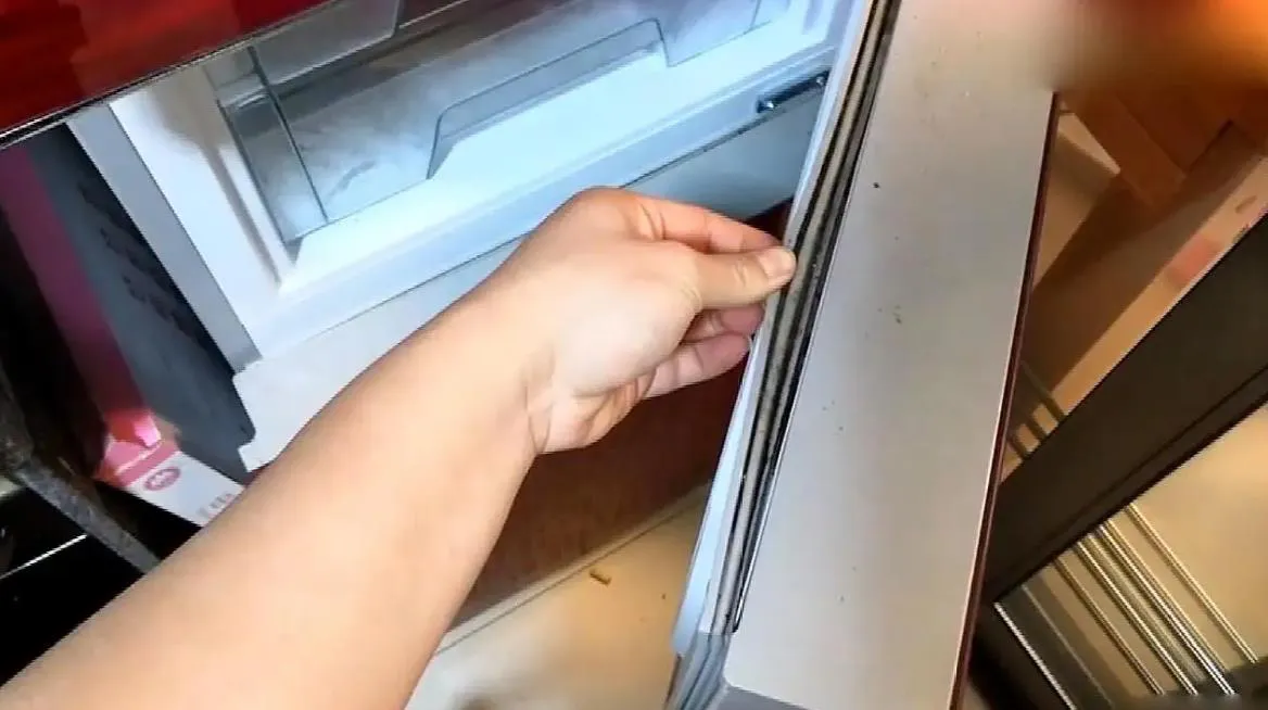 冰箱密封條老化怎么辦