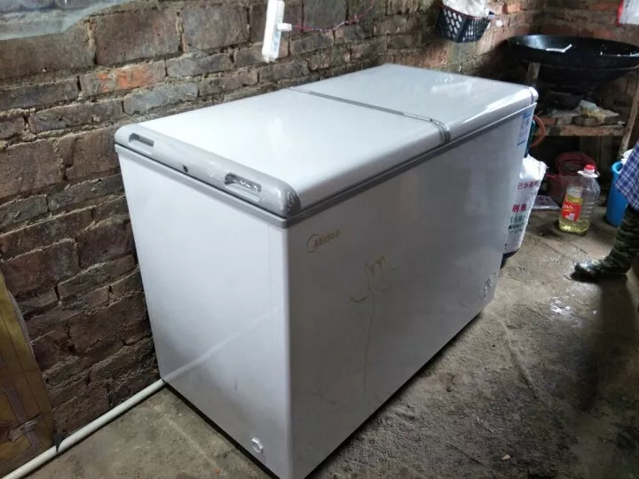 冰柜蓋被砸凹進(jìn)去了怎么辦