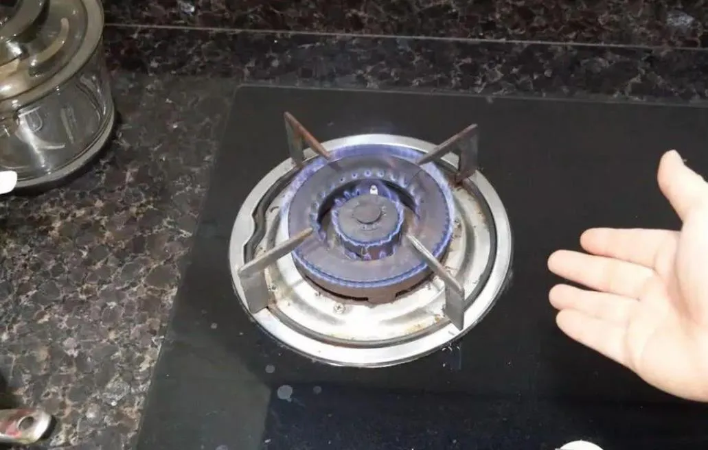 燃?xì)庠顕娮於铝嗽趺崔k