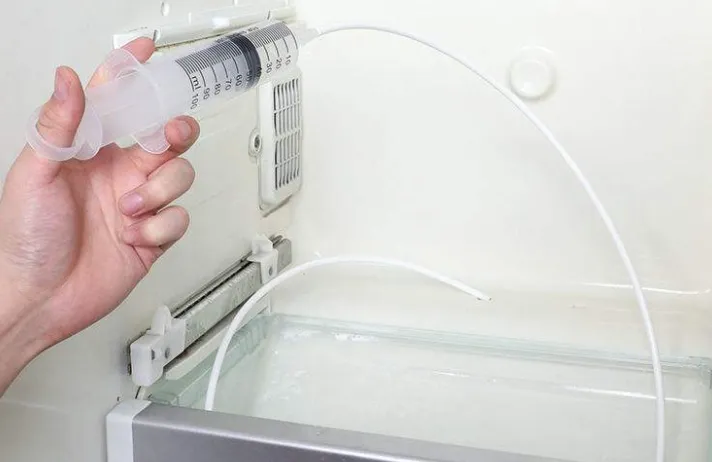 冰箱冷藏室積水怎么辦