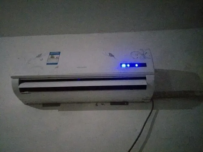 空調開機后燈閃爍怎么回事