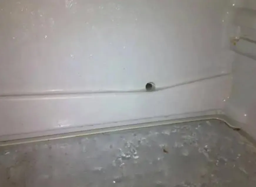 冰箱里面有水是什么原因