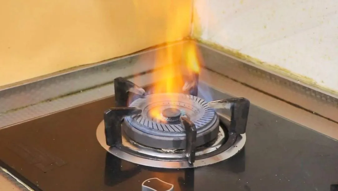 天燃?xì)庠蠲包S火怎么辦