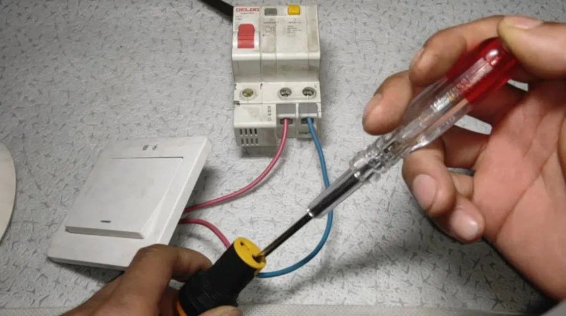 空調(diào)零線有電什么原因