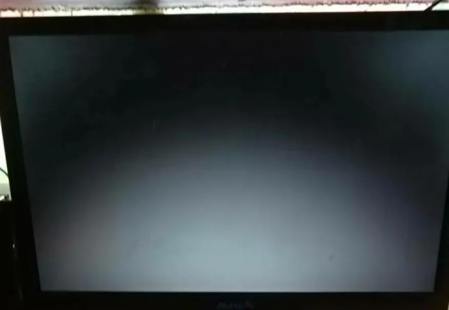 電視有聲音屏幕全黑