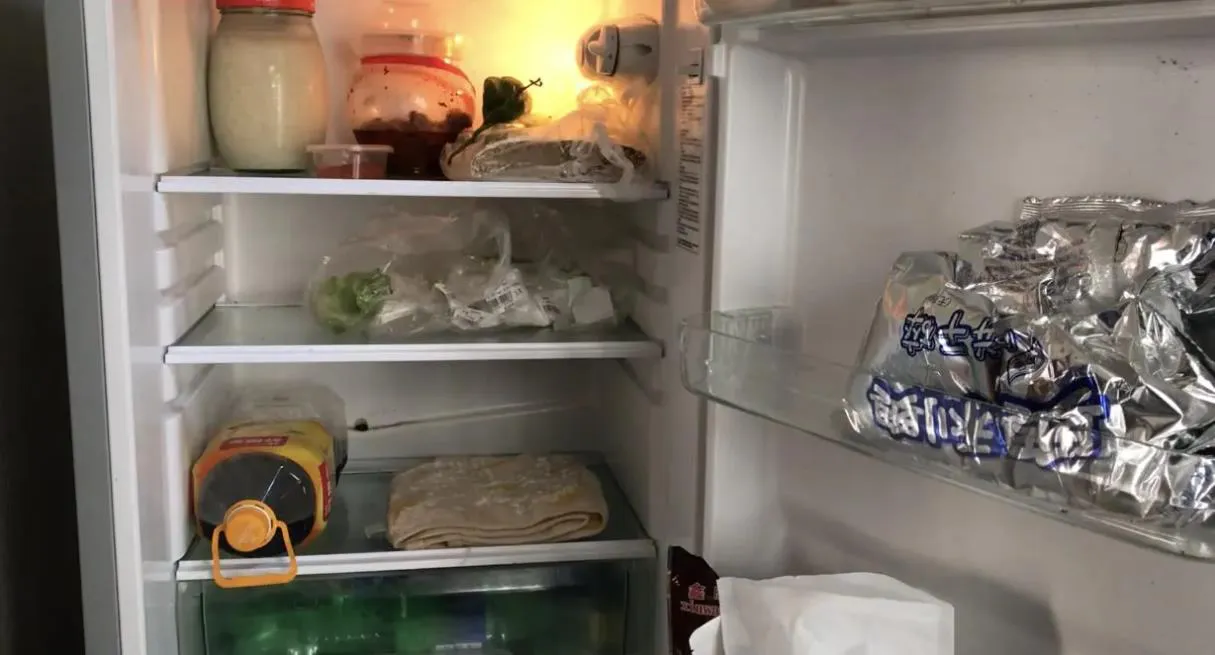 冰箱有異味怎么回事