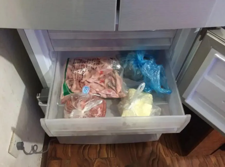 冰箱冷凍室有水咋回事