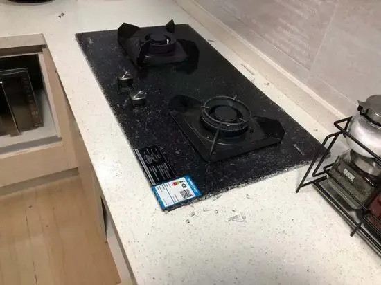 華帝燃氣灶爆燃怎么回事