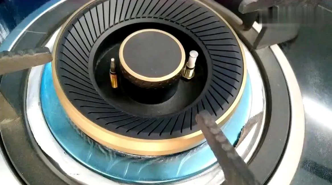 燃?xì)庠钜恢彪娮哟蚧鹪趺崔k