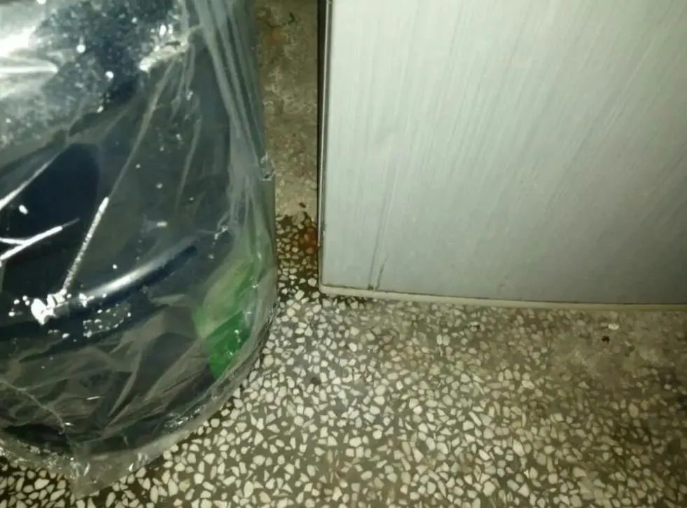 冰柜底下漏水怎么辦