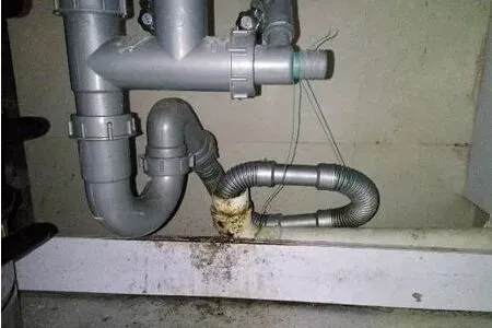 廚房下水道管流水慢怎么辦