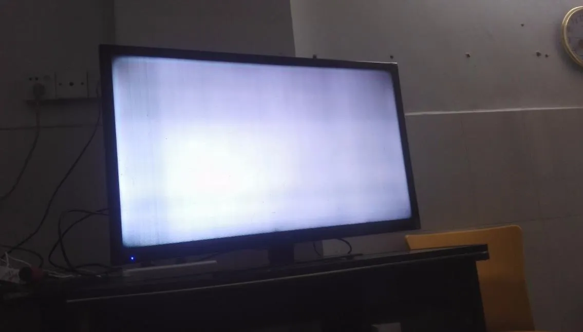 老電視機發白有橫紋怎么辦