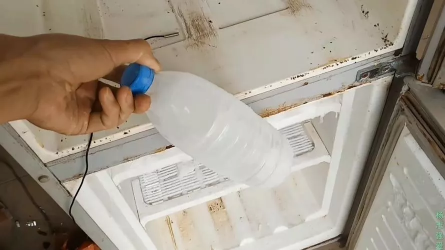 冰柜里面有冰堵怎么辦