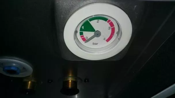 壁掛爐壓力表漏水怎么維修
