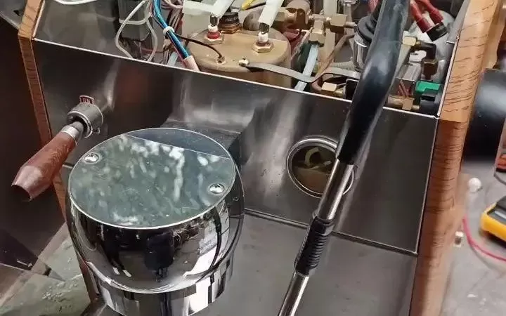 德龍咖啡機三通漏水怎么解決