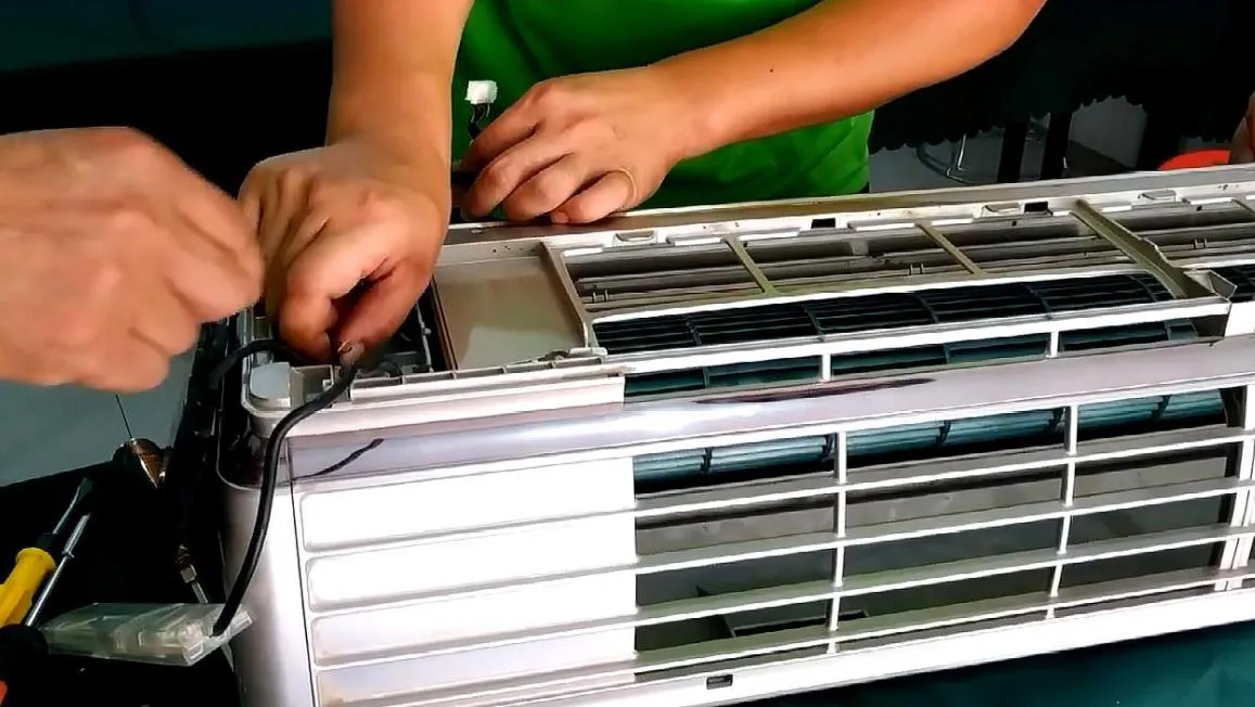 空調內機外殼怎么打開