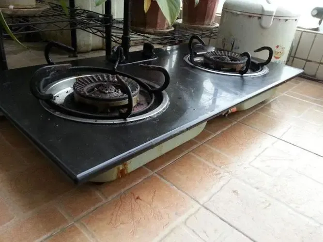 燃氣灶小火著大火不著怎么修