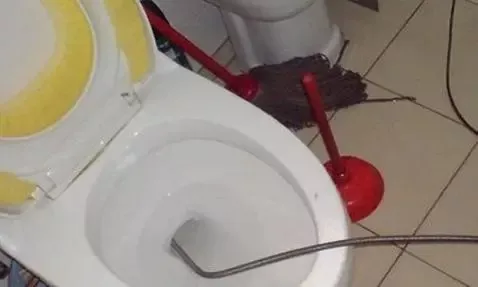 貝殼把馬桶堵了怎么辦