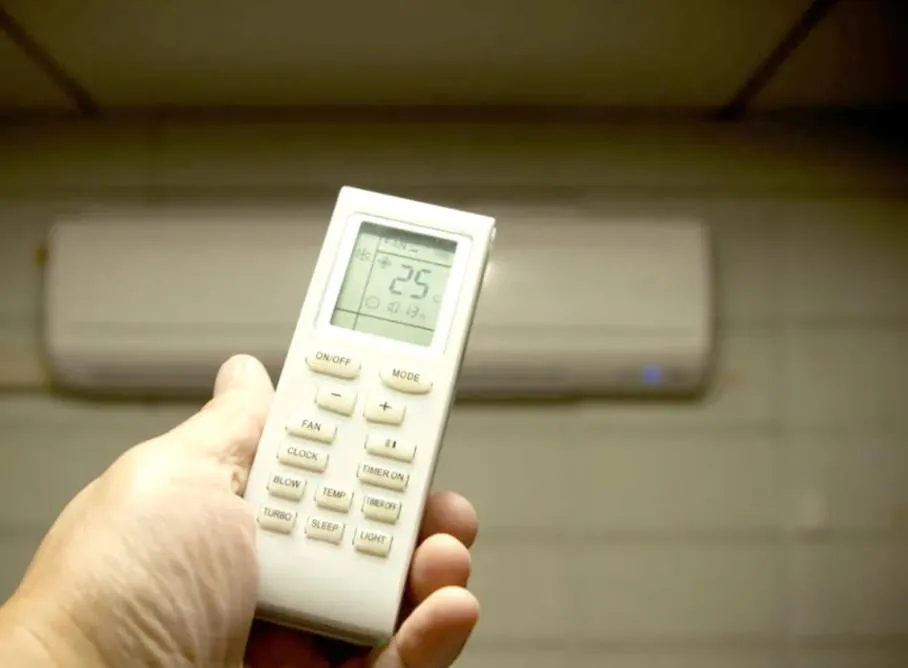 空調下面出水怎么回事