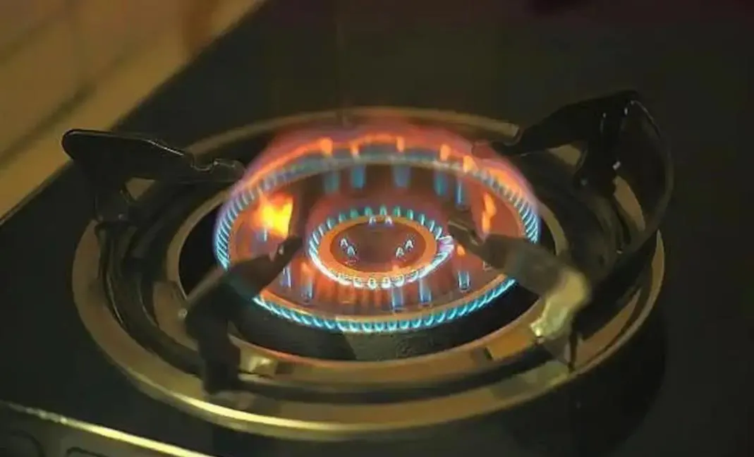 燃?xì)庠铧S火苗怎么回事