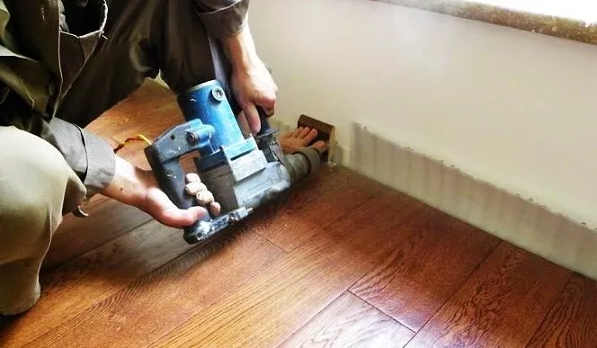 木地板舊了損壞怎么翻新