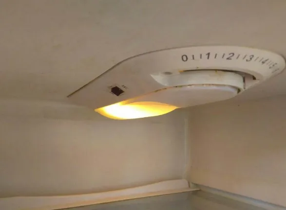 冰箱Led燈不亮了怎么修