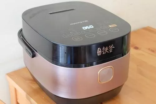 電飯煲煮飯燈不滅怎么修