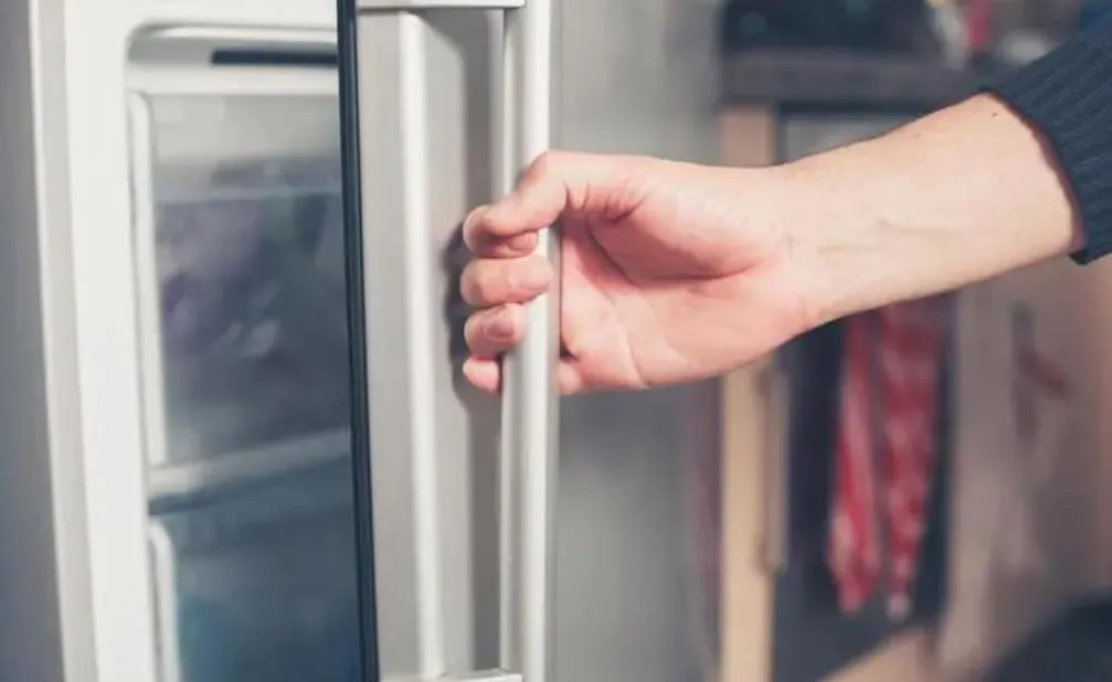 冰箱燙手怎么回事