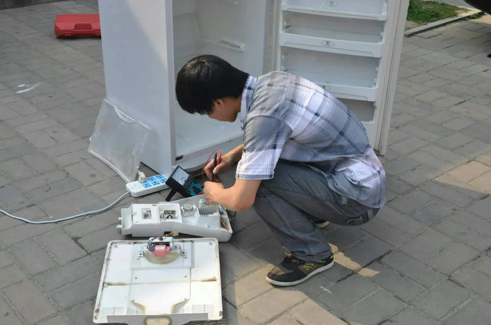 冰箱突然不通電怎么修