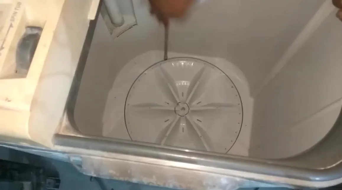 洗衣機運行一會就停止