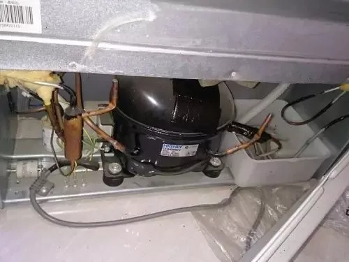 美的冰箱風扇響怎么處理