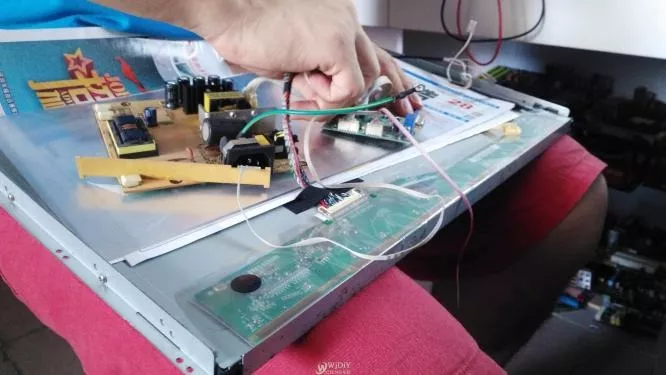 顯示器外接電源壞了怎么修