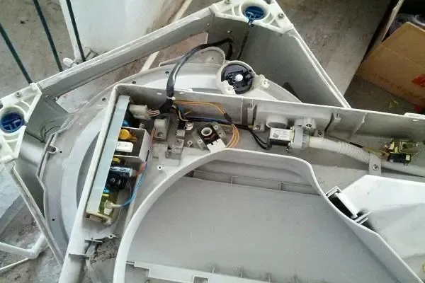 洗衣機不停的進水怎么回事