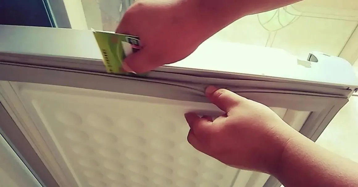 冰箱門封條壞了怎么修復