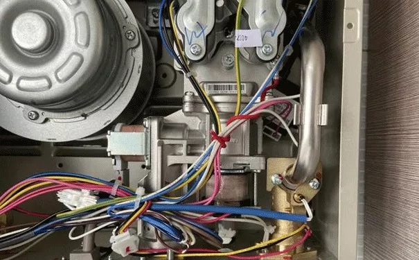 菲斯曼壁掛爐水管漏水怎么修