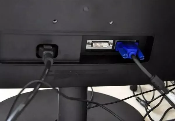 顯示器接頭松怎么辦