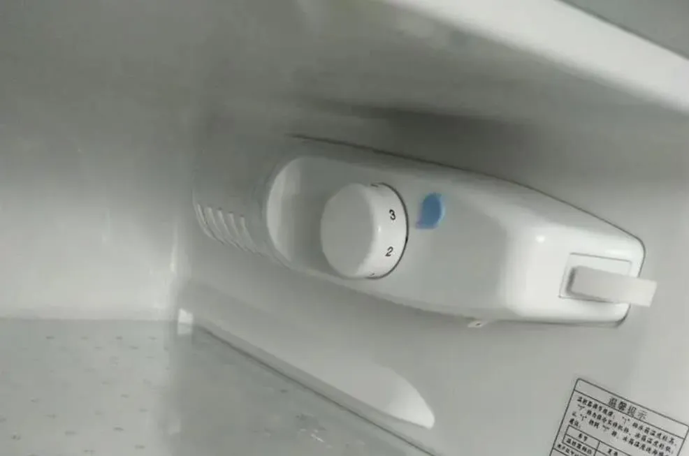 美的冰箱漏水怎么回事