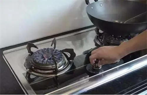 燃氣灶氣管堵塞怎么辦