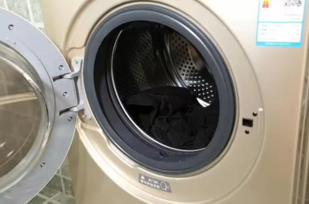 滾筒洗衣機側(cè)面漏水怎么辦