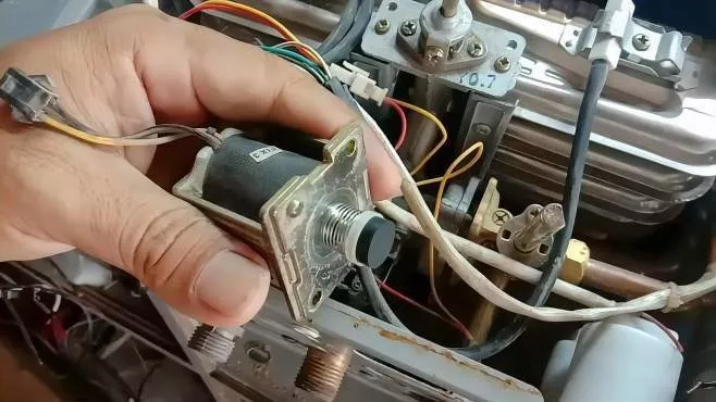 煤氣熱水器電子閥門(mén)怎么修