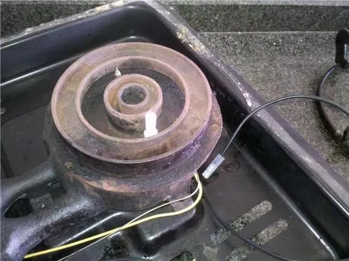 老板燃氣灶松手斷氣了怎么修