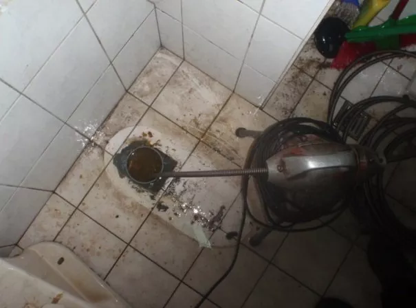 發夾堵住下水道了怎么辦