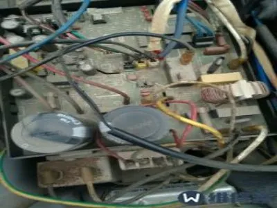 電視黑屏一會又好了怎么修